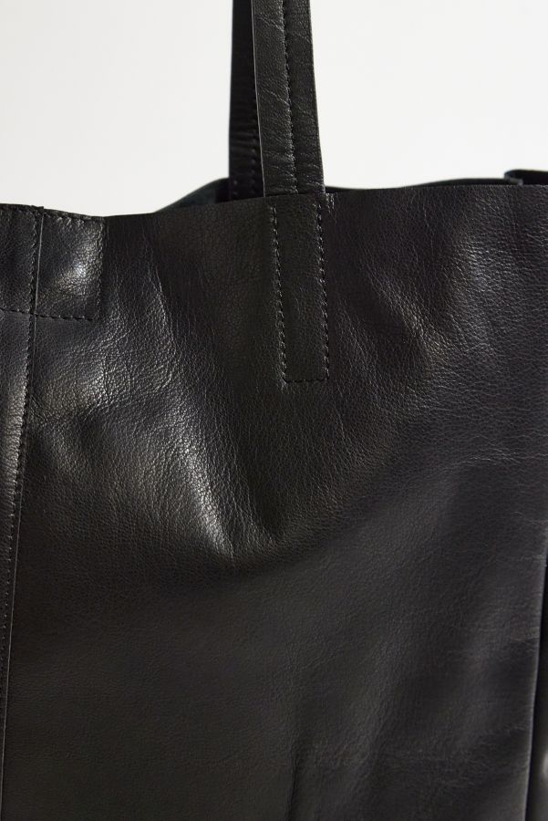 Vista diapositiva: 5: UO Leather Tote bag