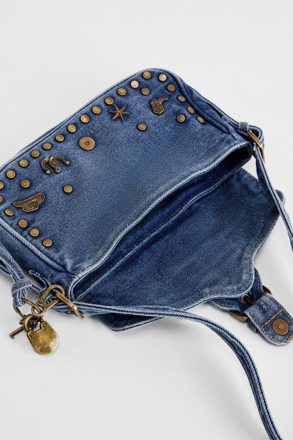 Slide View: 4: Sac à bandoulière UO Denim Western Charm