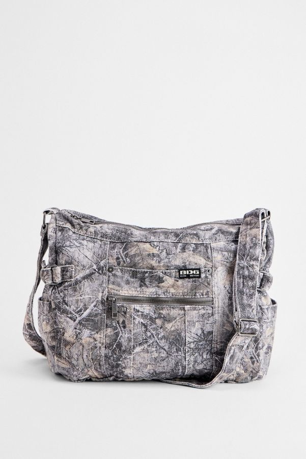 Vista diapositiva: 2: BGD Camo Canvas Zip Sling Bag