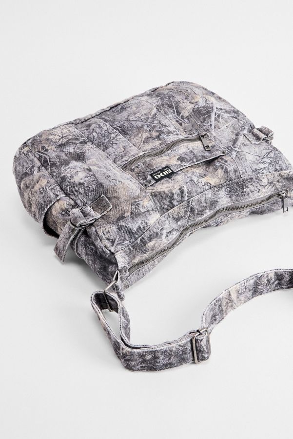 Vista diapositiva: 4: BGD Camo Canvas Zip Sling Bag