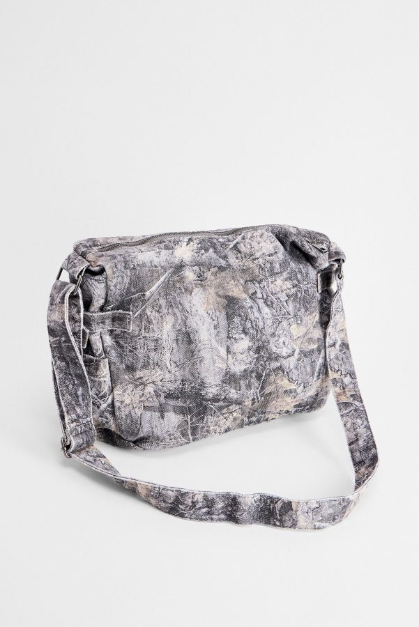 Vista diapositiva: 5: BGD Camo Canvas Zip Sling Bag