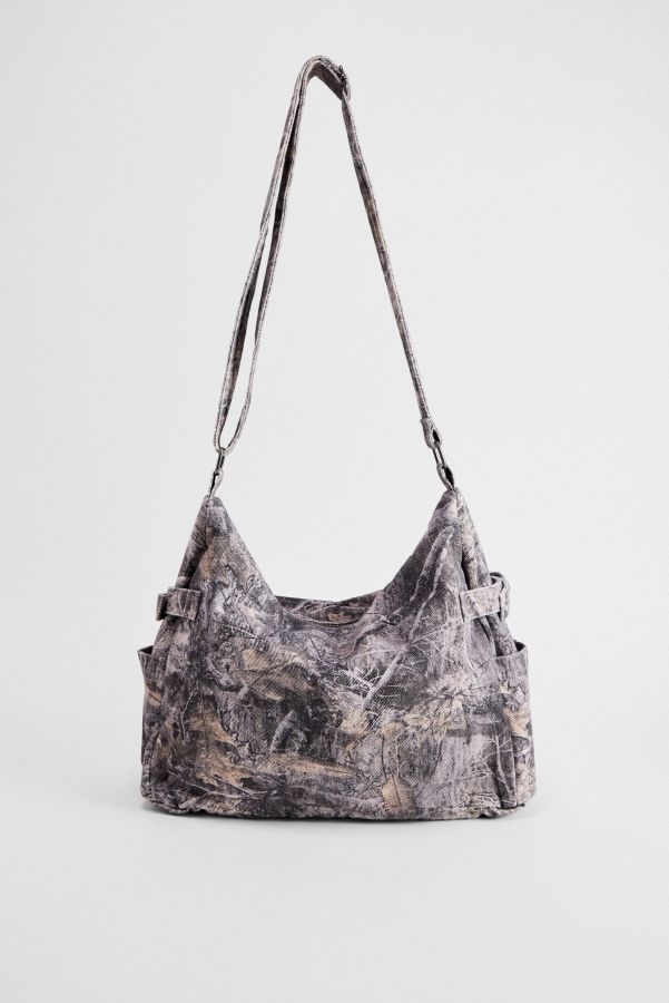 Vista diapositiva: 6: BGD Camo Canvas Zip Sling Bag