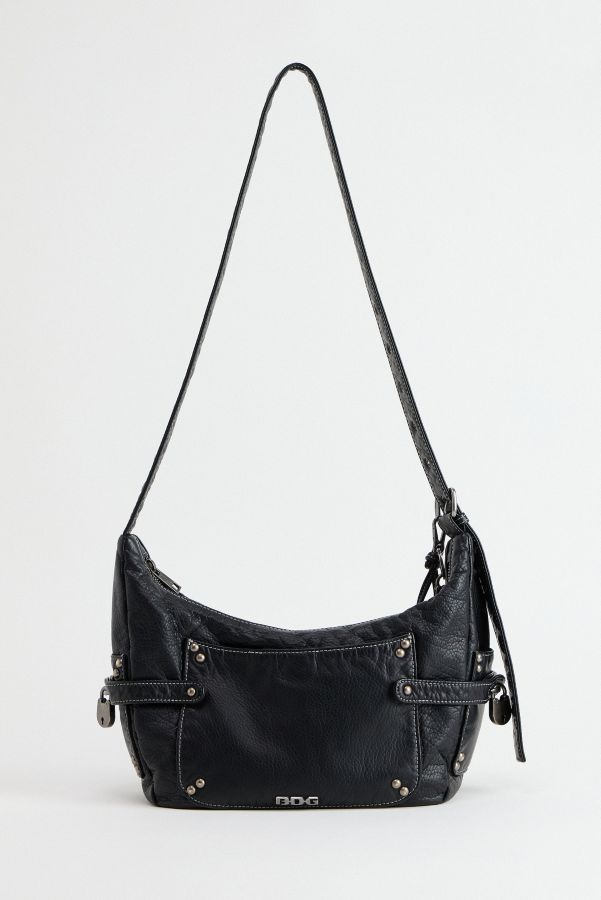 Vista de diapositivas: 2: BDG Reggie Faux Leather Sling Bag