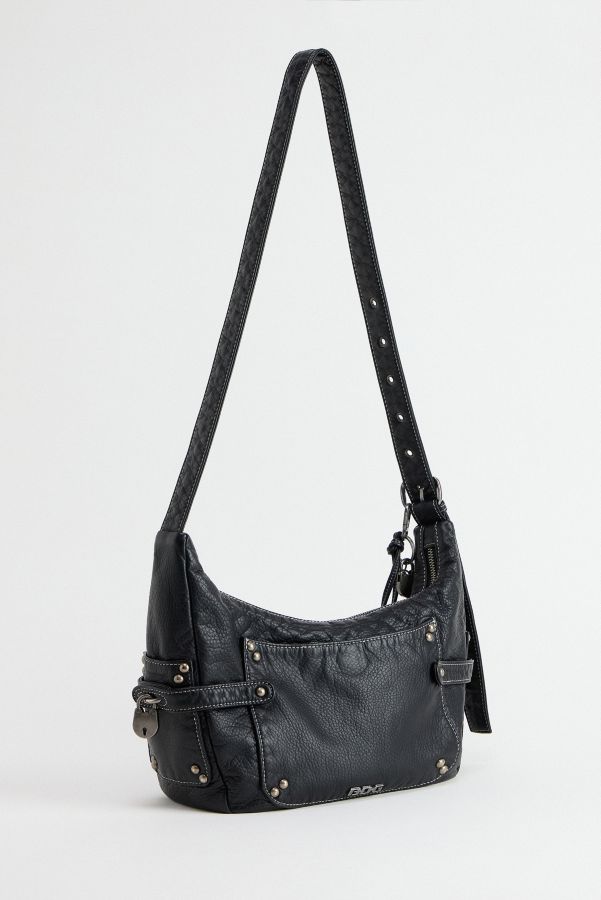 Vista de diapositivas: 3: BDG Reggie Faux Leather Sling Bag