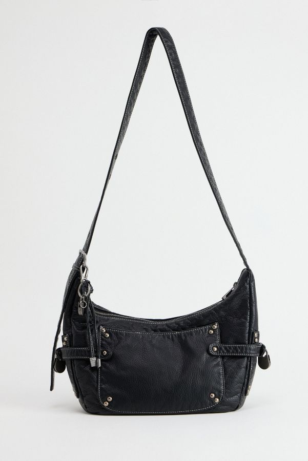 Vista de diapositivas: 5: BDG Reggie Faux Leather Sling Bag