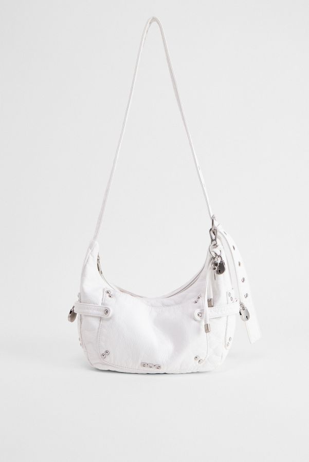 Vista de diapositivas: 3: BDG Reggie Faux Leather Sling Bag