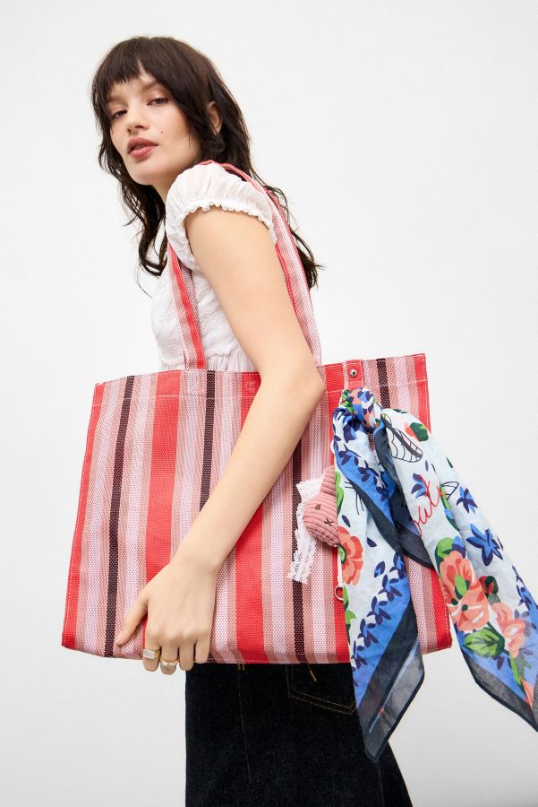 Slide View: 1: UO Large Stripe Woven Tote Bag