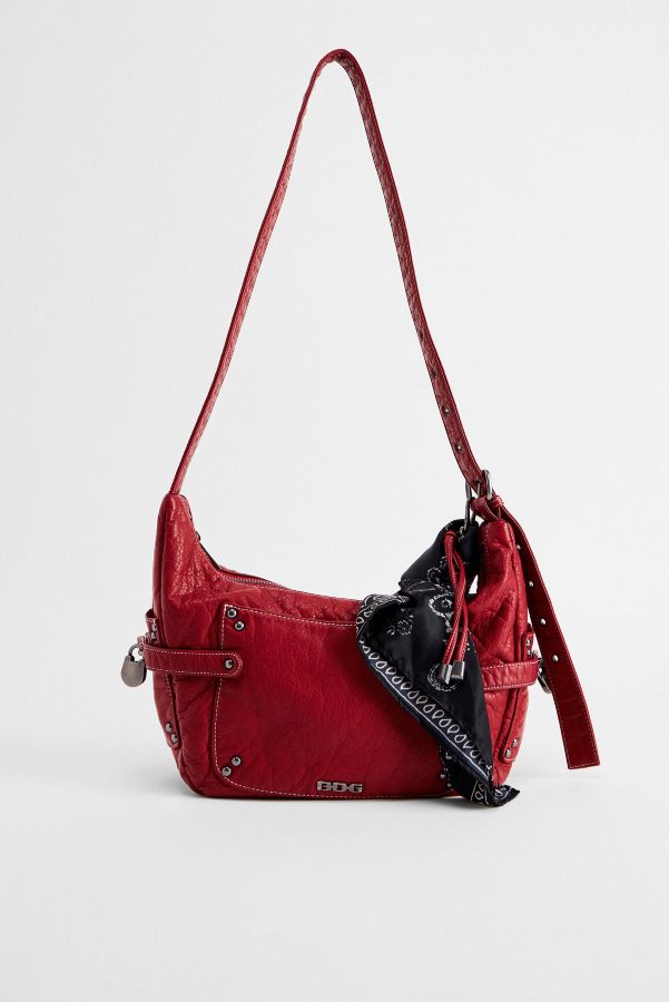 Vista diapositiva: 2: BDG Reggie Scarf Faux Leather Sling Bag