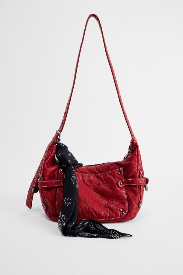 Vista diapositiva: 5: BDG Reggie Scarf Faux Leather Sling Bag