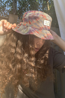 urban outfitters bucket hat