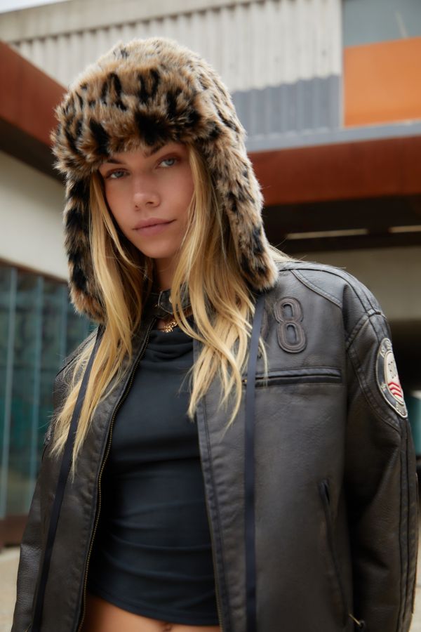 Vista diapositiva: 1: UO Lilah Fur Trapper Hat