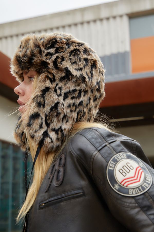 Vista diapositiva: 2: UO Lilah Fur Trapper Hat