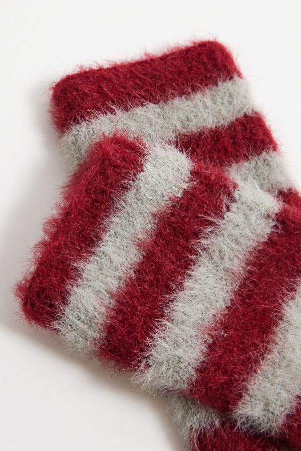 Vista de diapositivas: 3: UO Fluffy Striped Fingerless Gloves