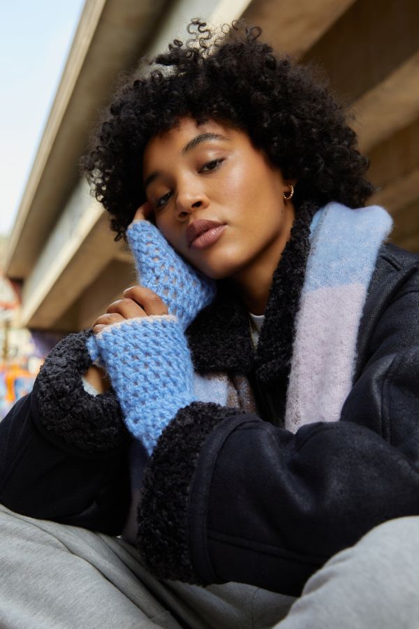 Slide View: 1: UO Contrast Trims Fingerless Gloves