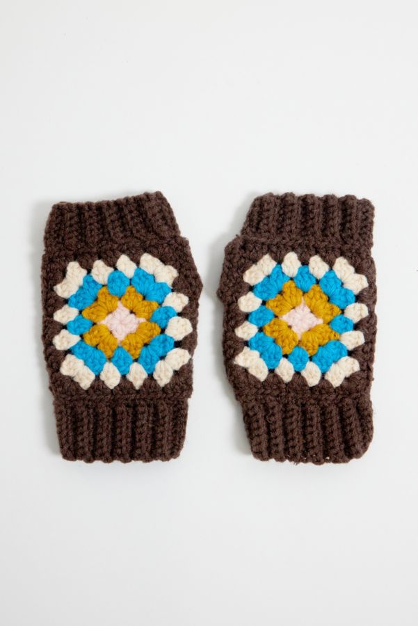 Vista diapositiva: 2: Kimchi Blue Crochet Style Fingerless Gloves