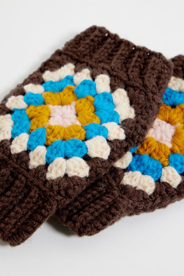 Vista diapositiva: 3: Kimchi Blue Crochet Style Fingerless Gloves