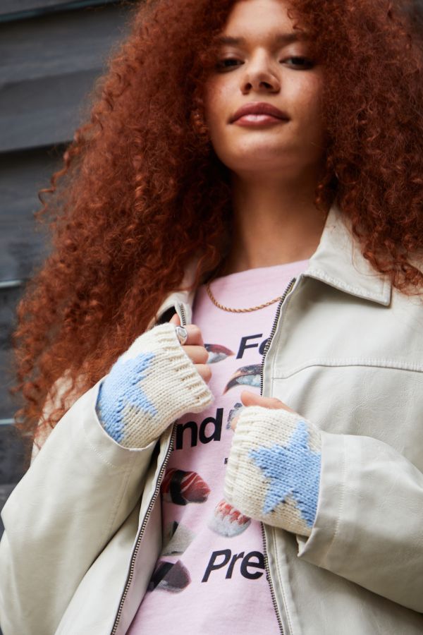 Slide View: 1: UO Star Chunky Knit Fingerless Gloves