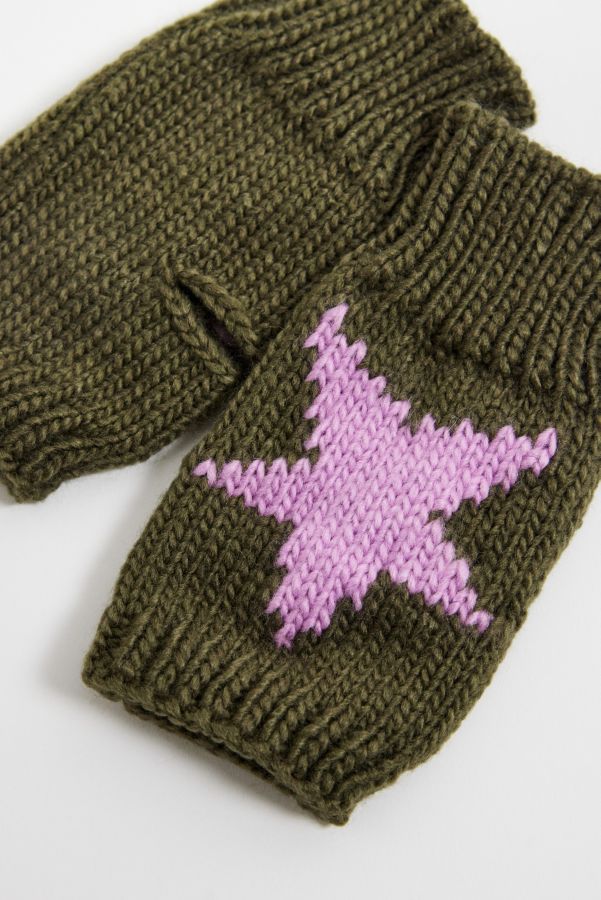 Slide View: 5: UO Star Chunky Knit Fingerless Gloves