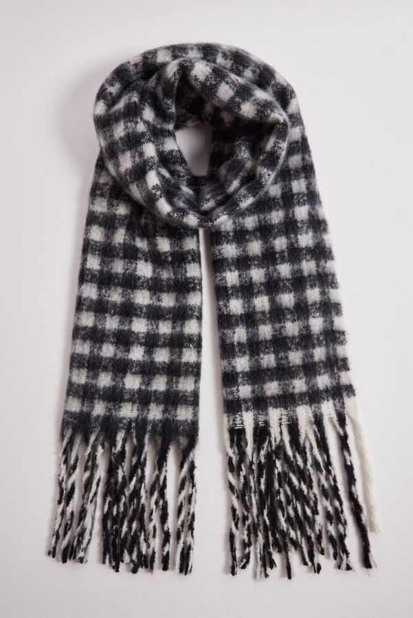 Slide View: 3: UO Gingham Blanket Scarf