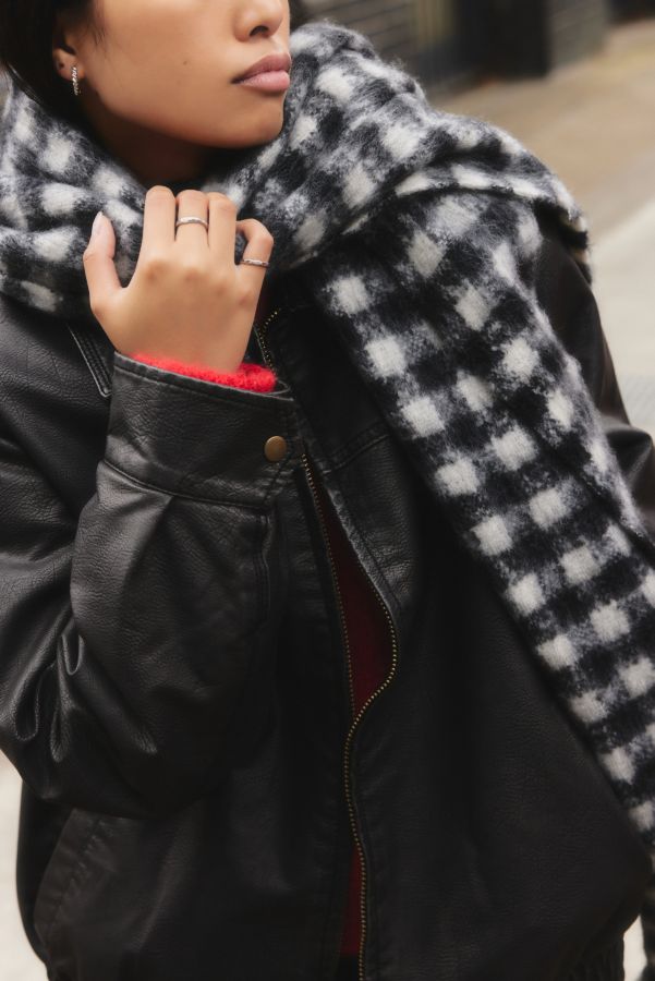 Slide View: 4: UO Gingham Blanket Scarf