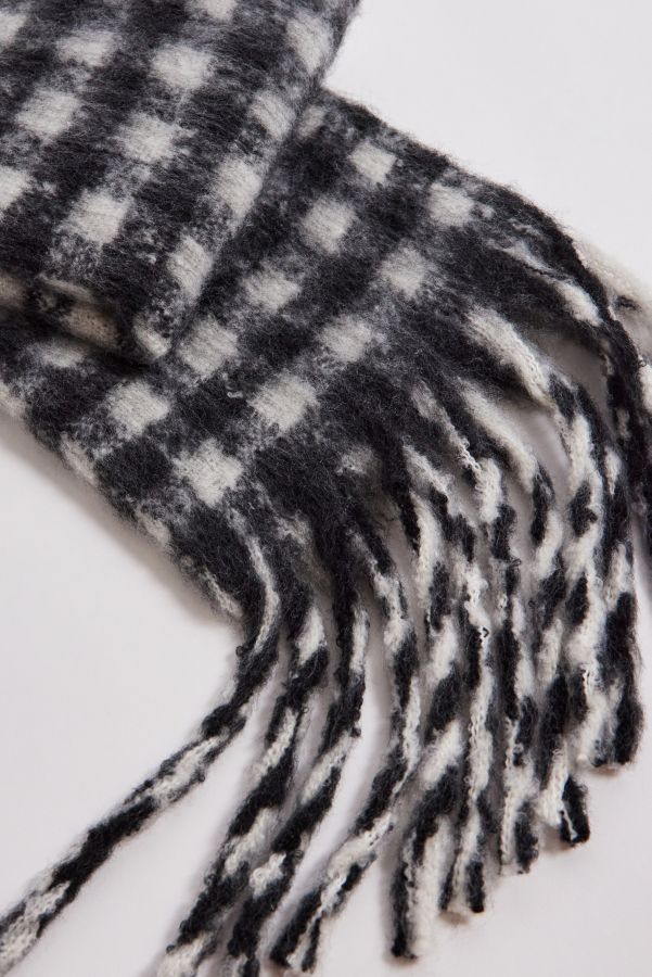 Slide View: 5: UO Gingham Blanket Scarf