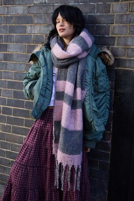 UO Decke Schal mit breiten Streifen