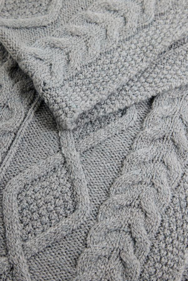 Vista diapositiva: 4: UO Cable Knit Scarf