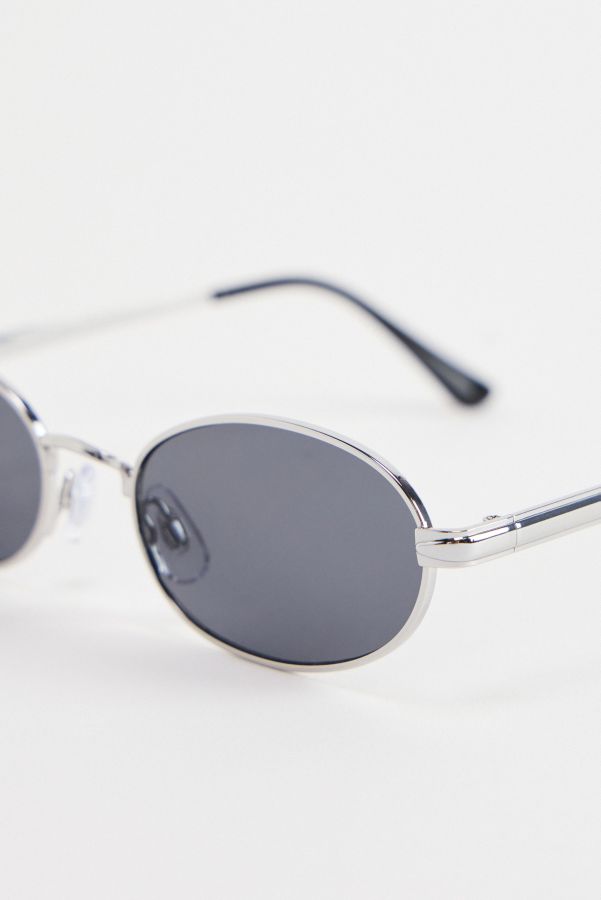 Slide View: 3: UO Gwyn Metal Oval Sunglasses