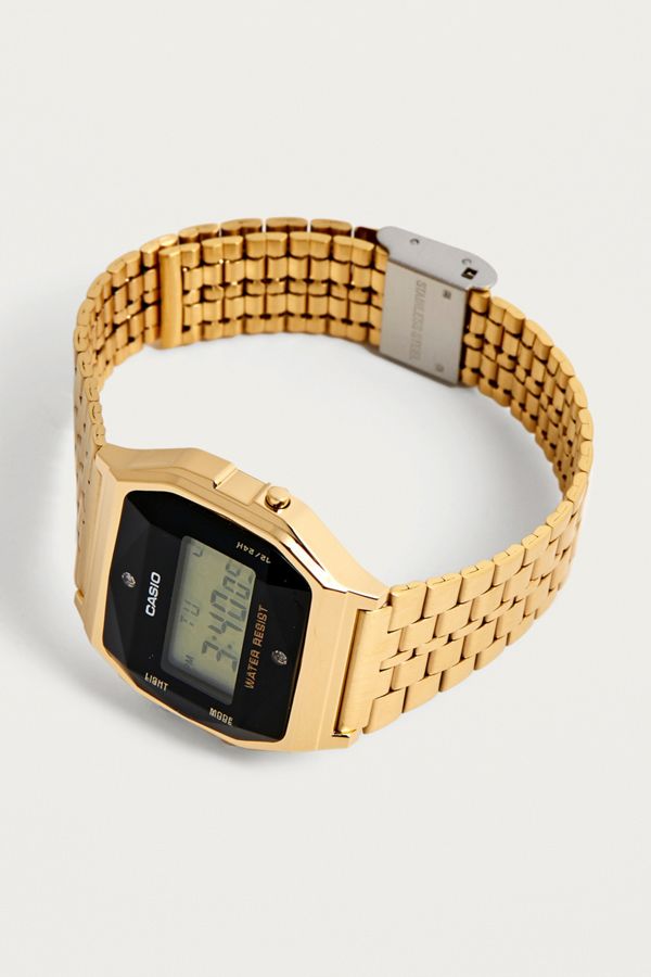 Casio VintageDigitaluhr in Gold mit Rautendesign Urban Outfitters DE