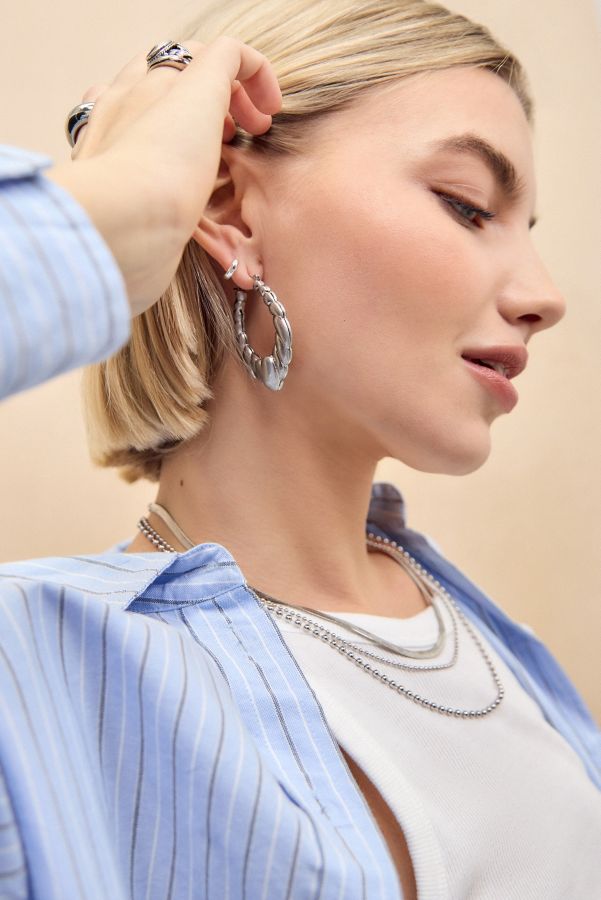 Slide View: 1: UO Chunky Heart Hoop Earrings