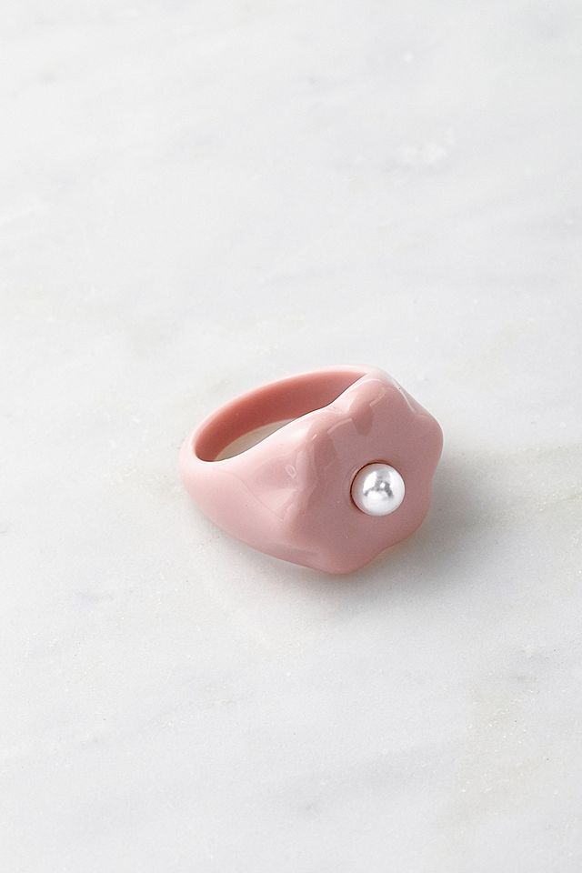 Daisy Pearl Resin Ring Urban Outfitters
