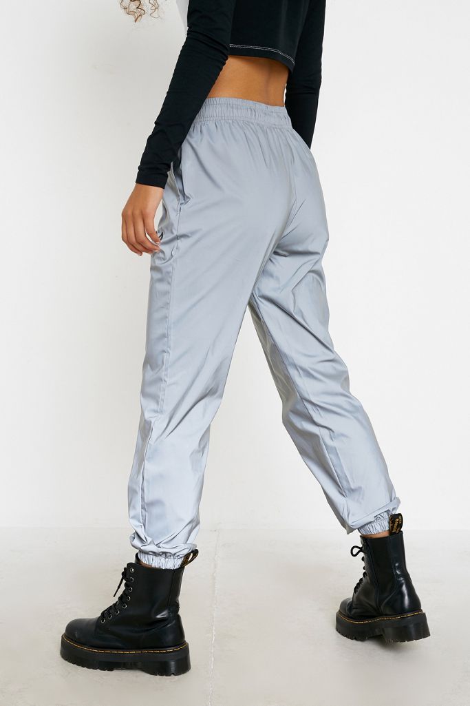 Fila Reflektierende Jogginghose Doheny Exlusiv Bei Urban Outfitters Urban Outfitters De