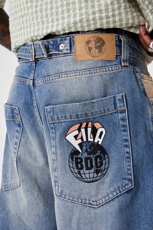 Slide View: 10: Fila x BDG Mittlere Waschung Denim Jeans