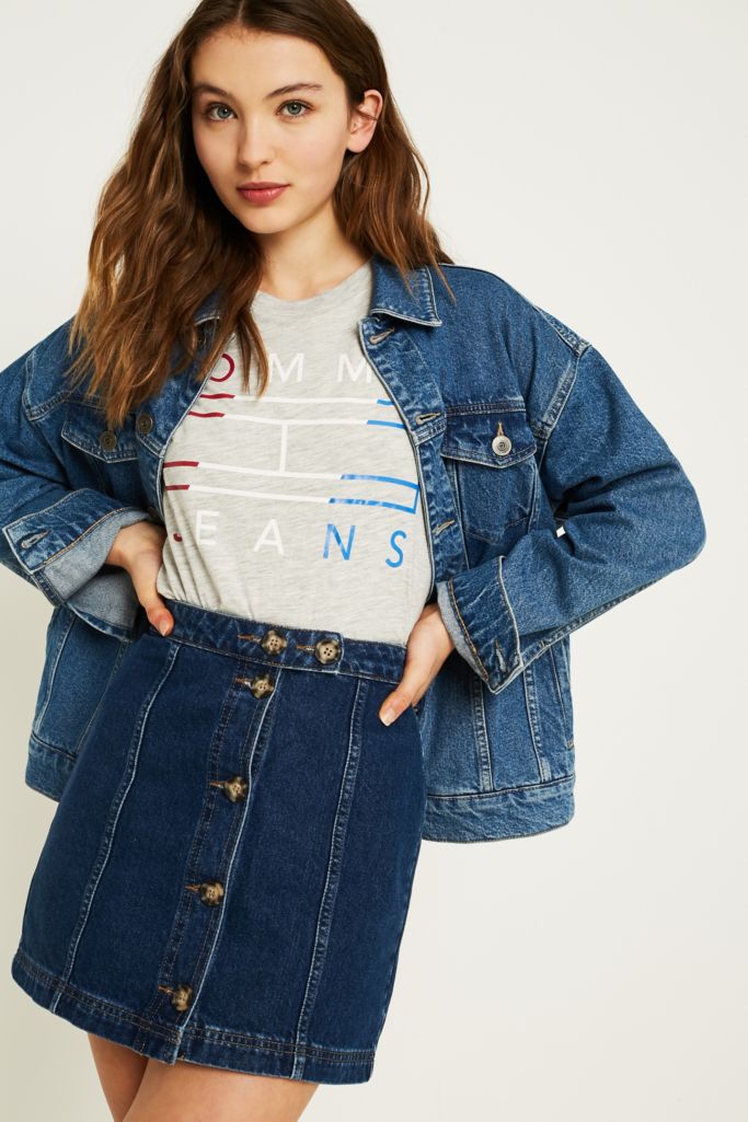 Tommy Jeans Flag Logo Crop T-Shirt | Urban Outfitters UK