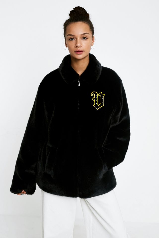 Juicy Couture X VFILES Jacke aus Kunstfell in Schwarz Urban