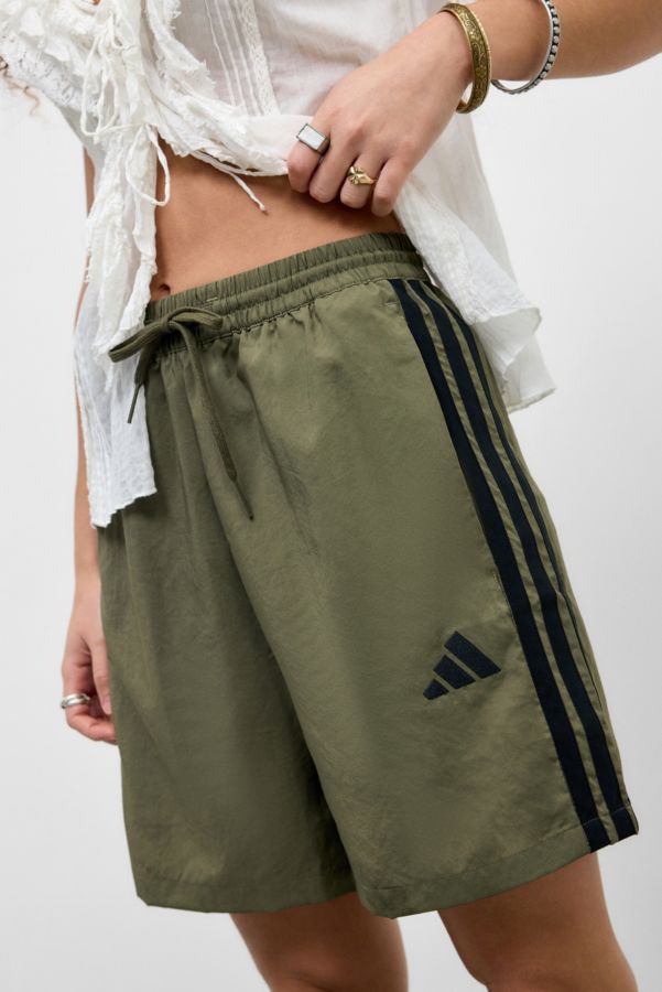 Vista de diapositivas: 1: Pantalones Cortos Tejidos Largos adidas Olive