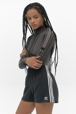 urban outfitters adidas