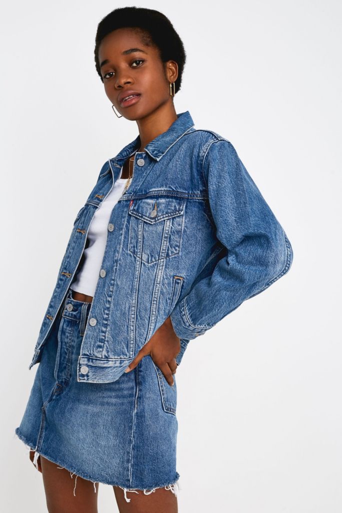 Levi's Ex-Boyfriend Indigo Denim Trucker Jacket | Urban Outfitters UK