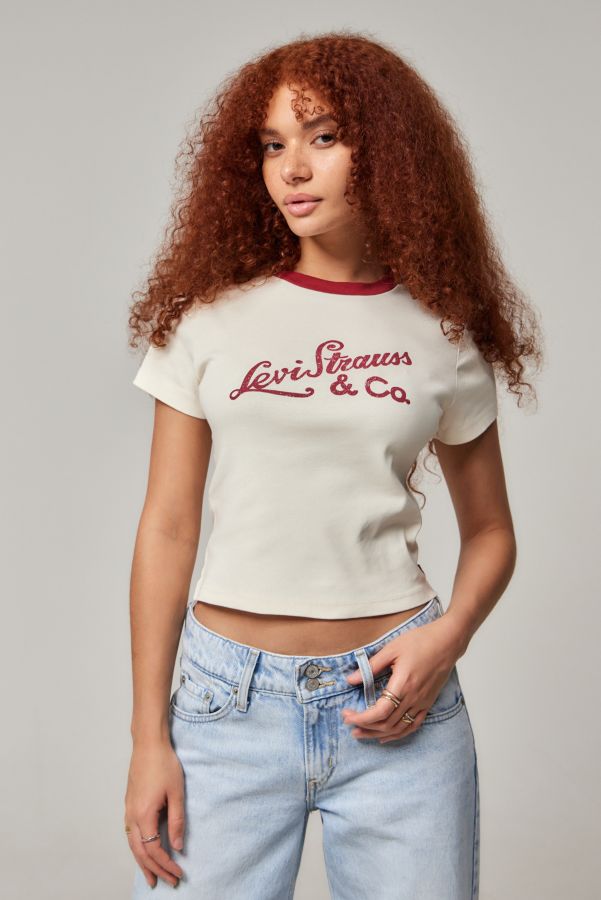 Vista de diapositivas: 1: Camiseta Deportiva Esencial de Levi's