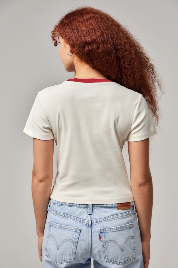 Vista de diapositivas: 4: Camiseta Deportiva Esencial de Levi's