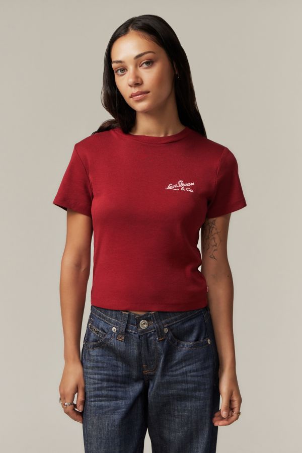 Vista de diapositivas: 1: Camiseta Deportiva Esencial de Levi's