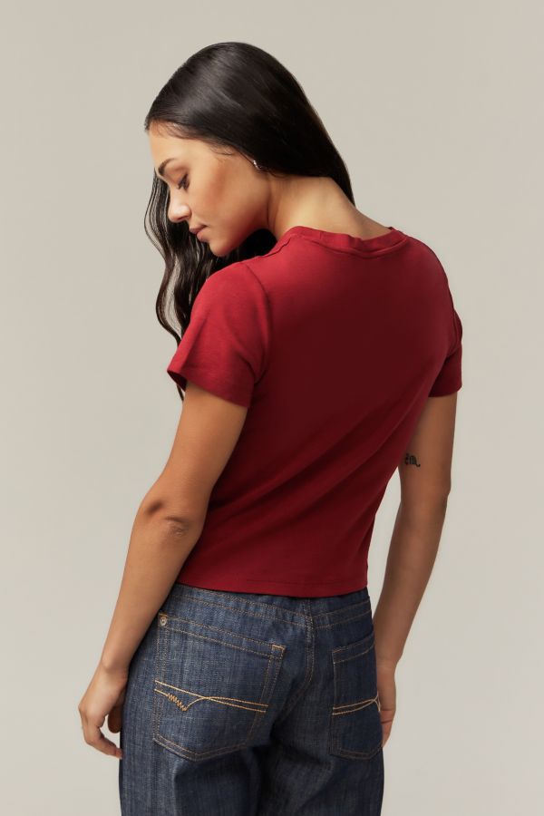 Vista de diapositivas: 4: Camiseta Deportiva Esencial de Levi's