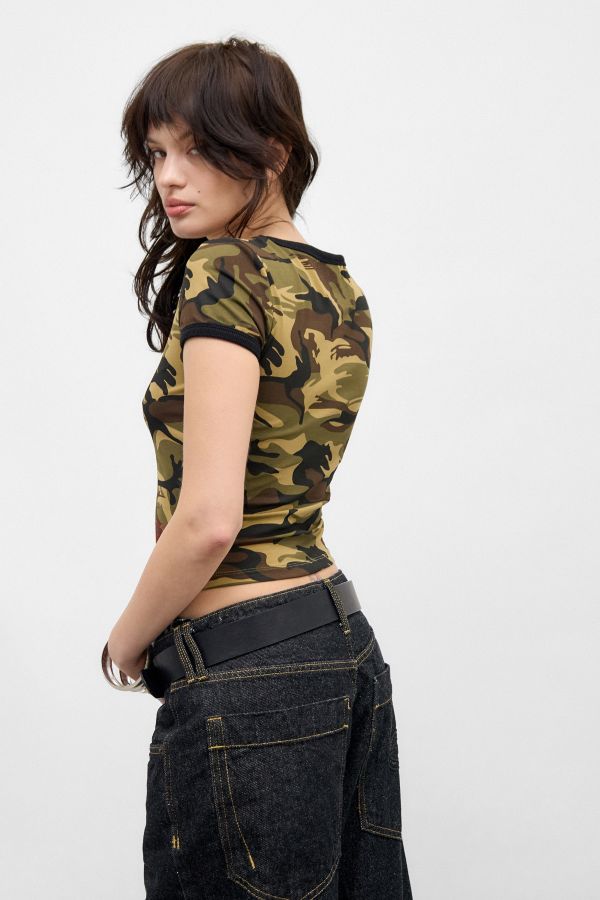 Slide View: 5: Von Dutch UO Exclusive Camo Badge T-Shirt