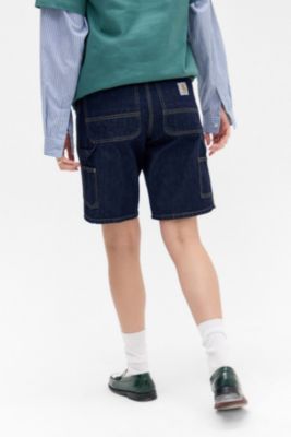 Carhartt Shorts mit einem Knie