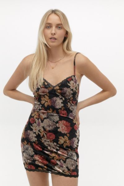 NARRATED Bloom Velvet Slip Mini Dress | Urban Outfitters UK