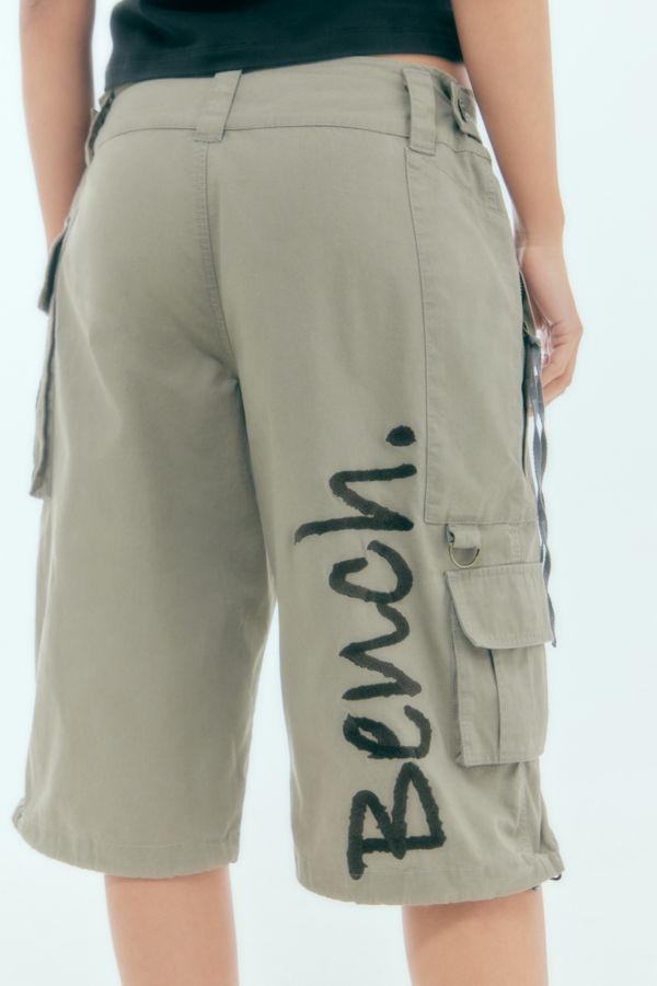 Vista de diapositivas: 4: Pantalones Cargo Capri Exclusivos de UO Bench