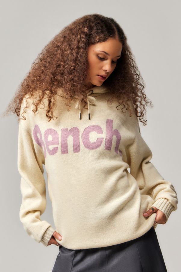 Slide View: 1: Bench UO Exklusiv Jenrah Strick Kapuzenpullover