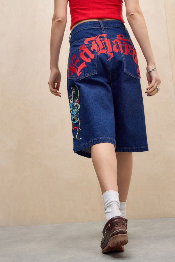 Slide View: 1: Short en jean de skateur Ed Hardy Medusa