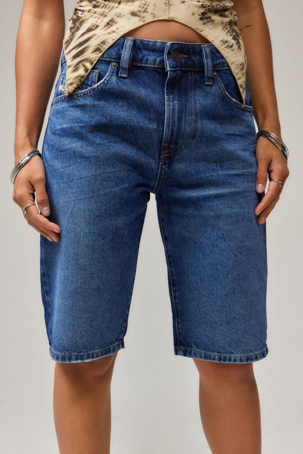 Slide View: 1: Diesel - Short ajusté en denim