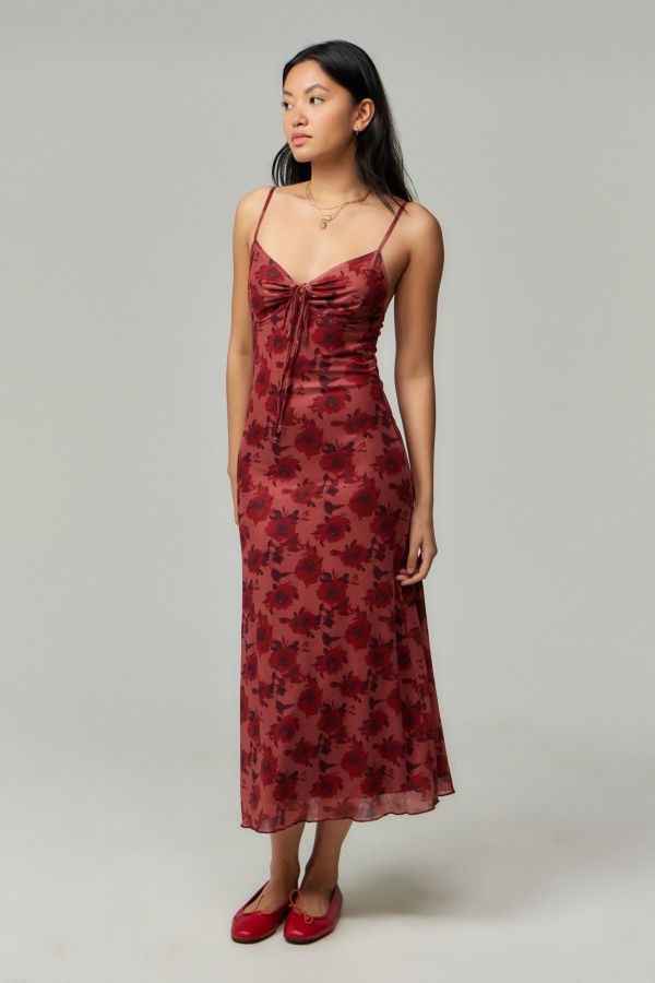 Slide View: 2: Motel UO Exklusives Coya Blumen Maxikleid